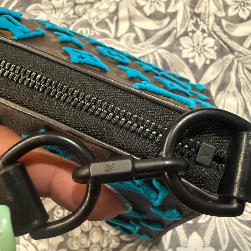 Louis Vuitton crossbody RARE - Picture 4 of 16